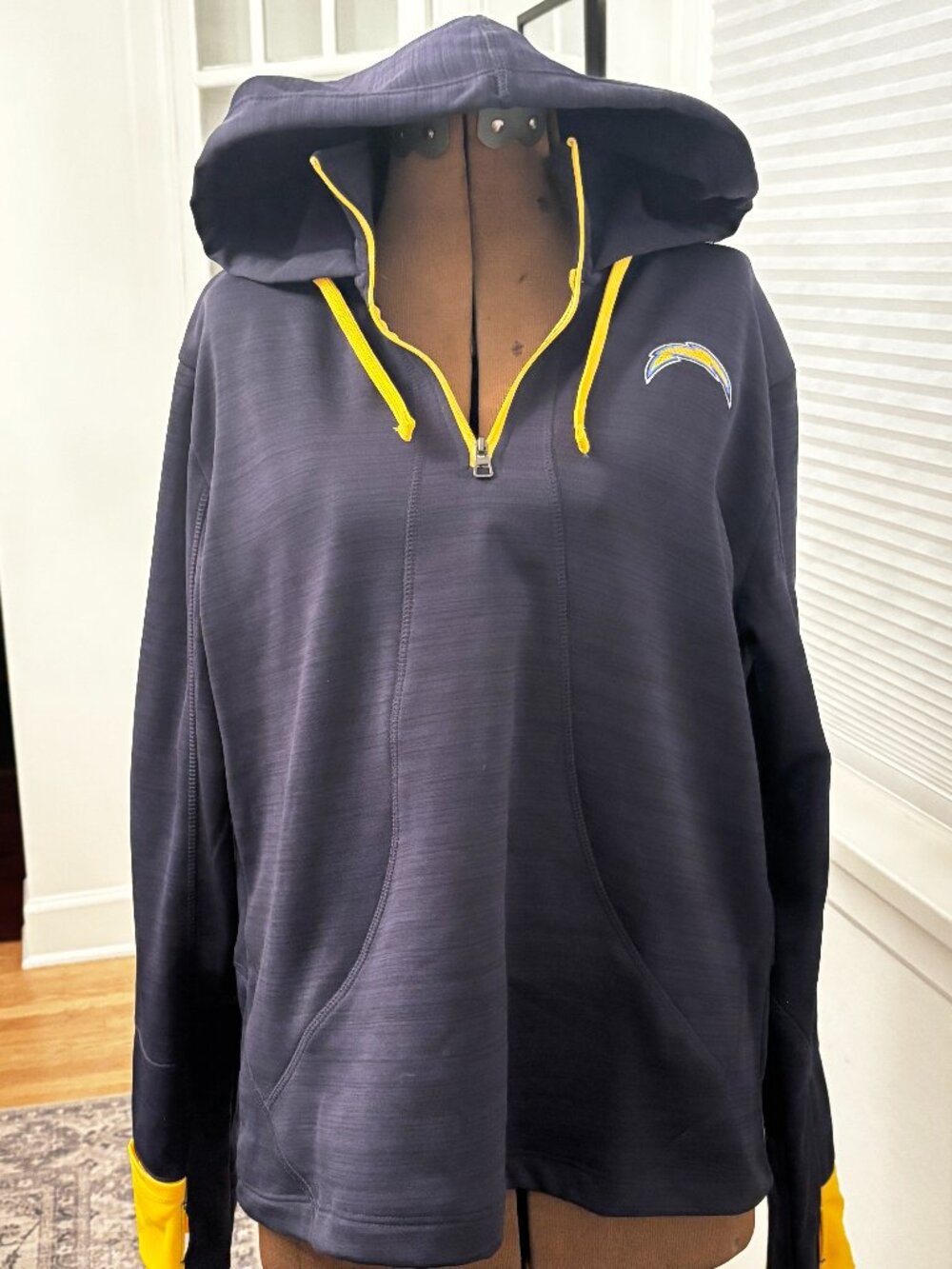 OTS Los Angeles Chargers Women’s Large 1/4 Zip Hoodie Navy Yellow NFL (2081)